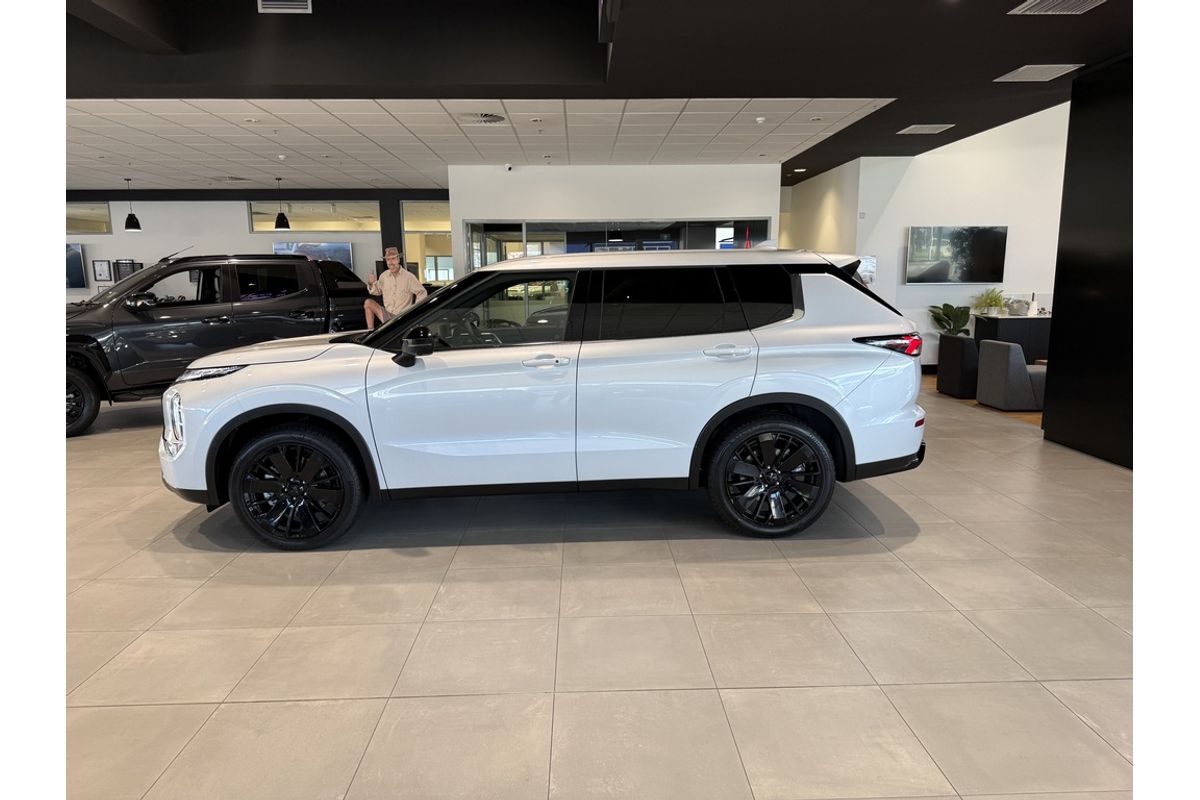 2026 Mitsubishi ZM Outlander LS BLACK 2.5L CVT 2WD 7ST