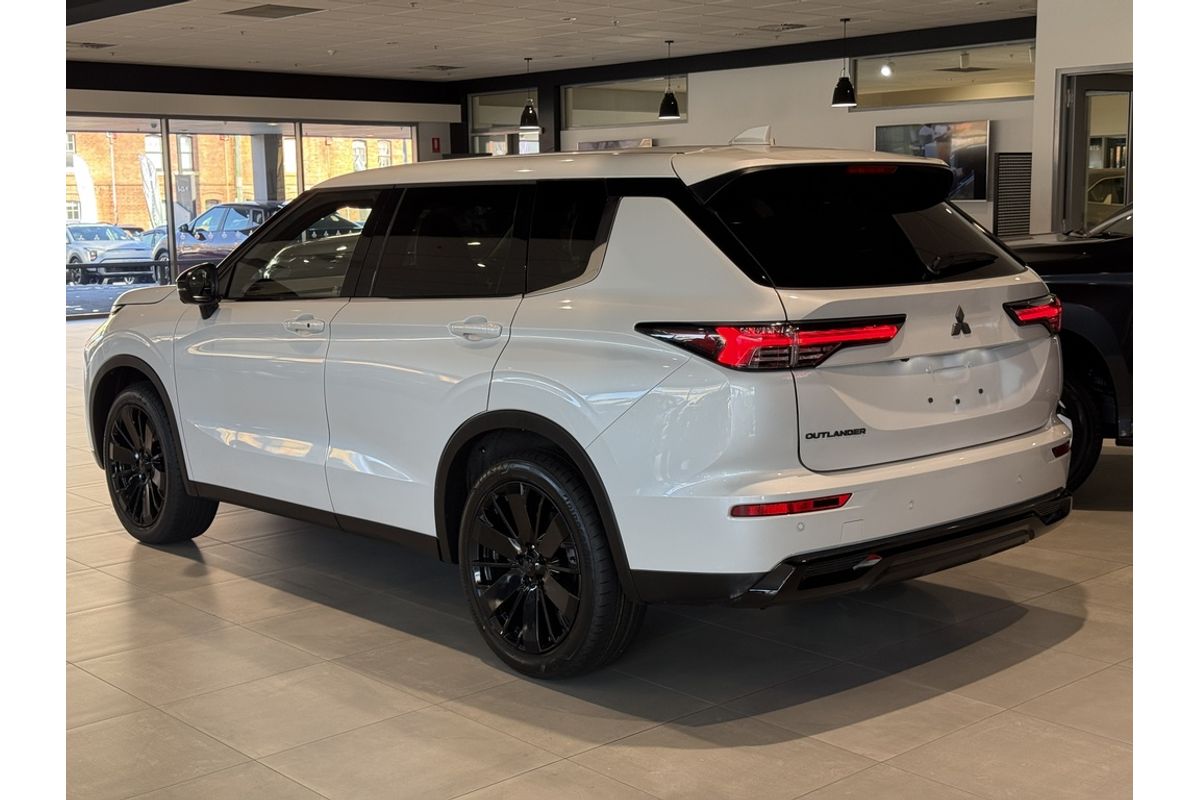 2026 Mitsubishi ZM Outlander LS BLACK 2.5L CVT 2WD 7ST