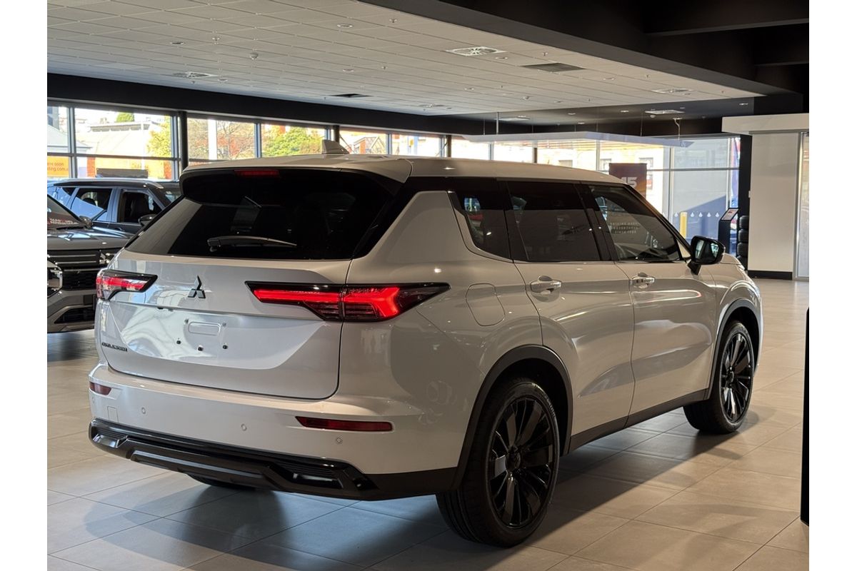 2026 Mitsubishi ZM Outlander LS BLACK 2.5L CVT 2WD 7ST