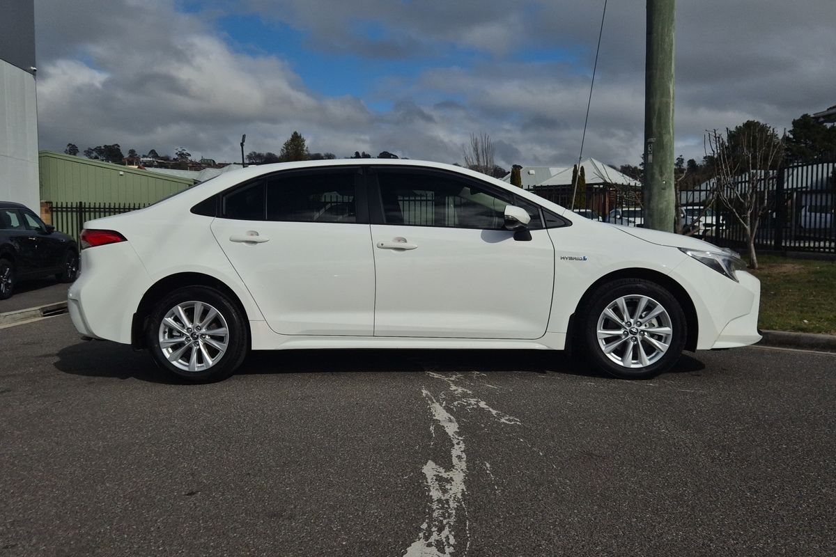 Ascent Sport 1.8L Auto CVT