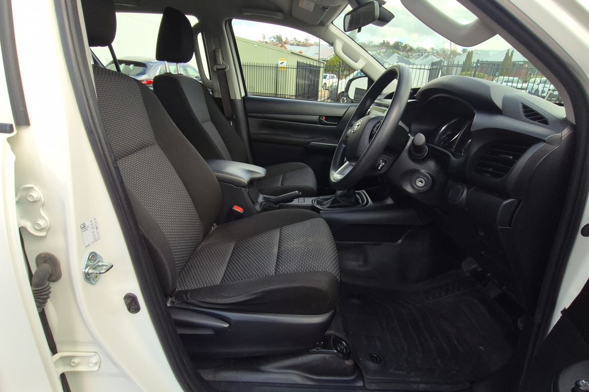 4x2 Workmate 2.7L Petrol Manual Double Cab