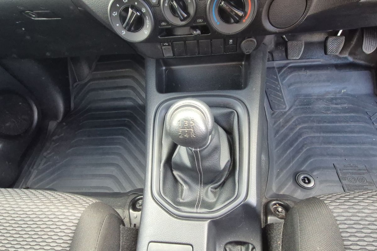 4x2 Workmate 2.7L Petrol Manual Double Cab