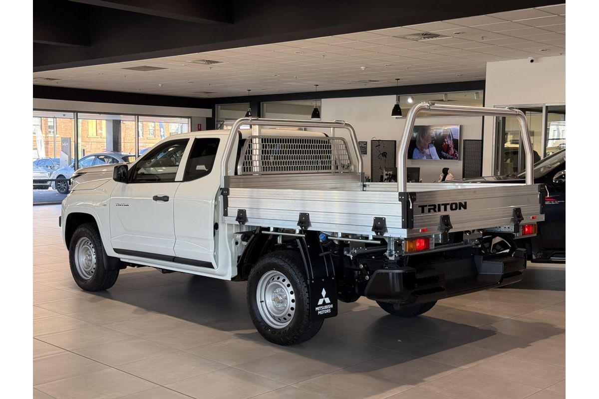 2026 Mitsubishi MV Triton GLX 2.4L D 6AT 4X4 CC CC