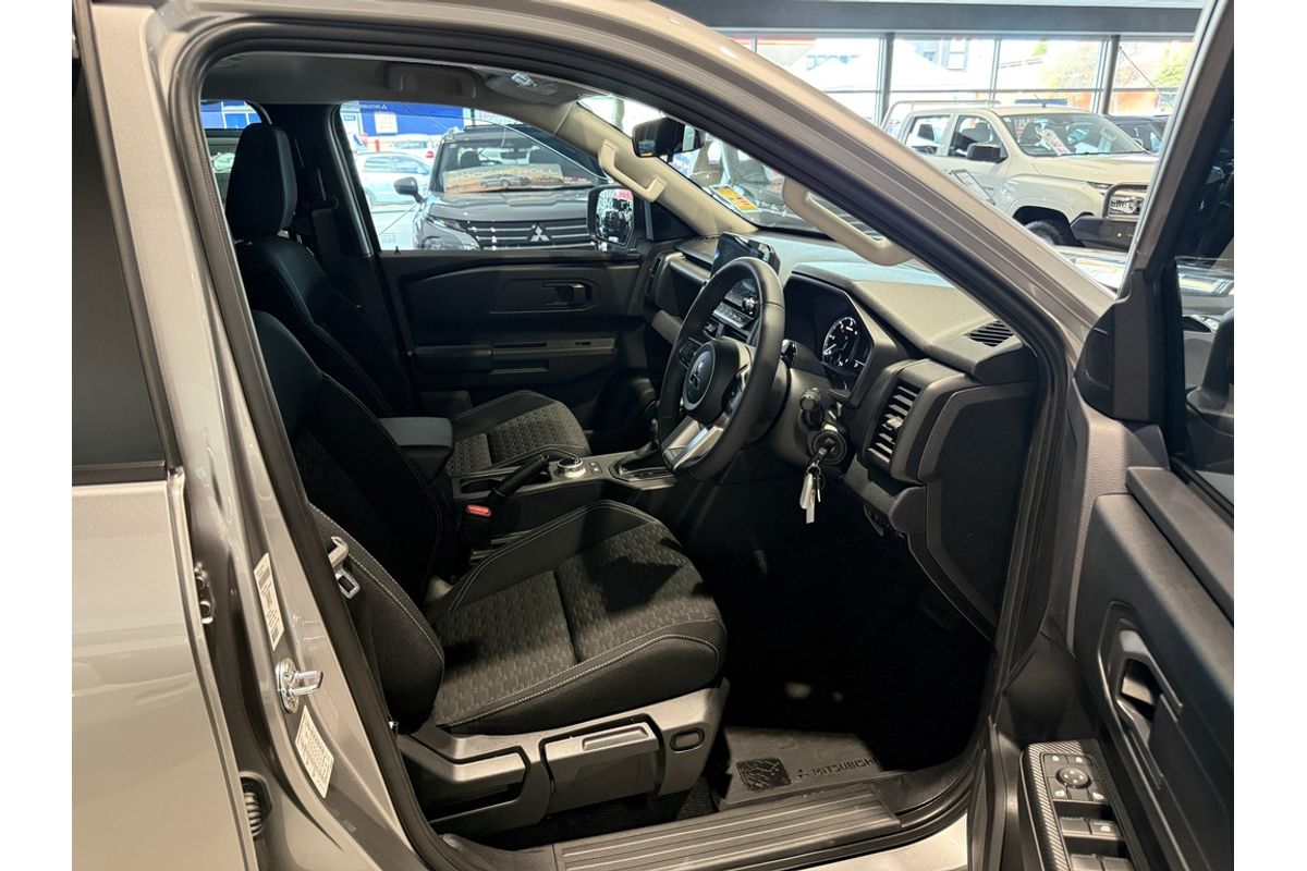 2025 Mitsubishi MV Triton GLX-R SAM 2.4L D 6AT 4X4 DC PU