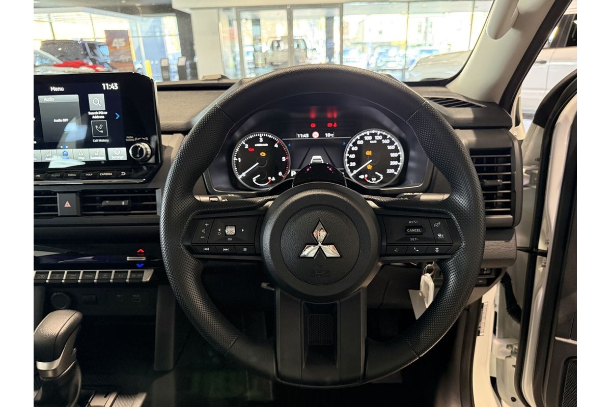 2026 Mitsubishi MV Triton GLX 2.4L D 6AT 4X4 CC CC