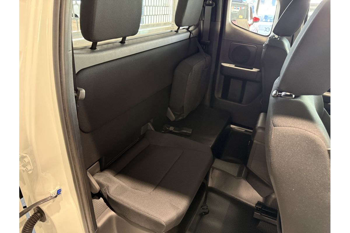 2026 Mitsubishi MV Triton GLX 2.4L D 6AT 4X4 CC CC