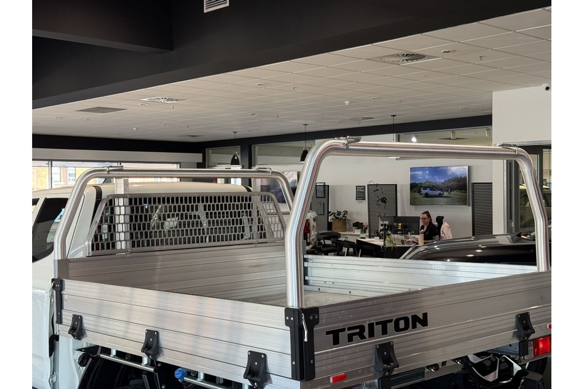 2026 Mitsubishi MV Triton GLX 2.4L D 6AT 4X4 CC CC