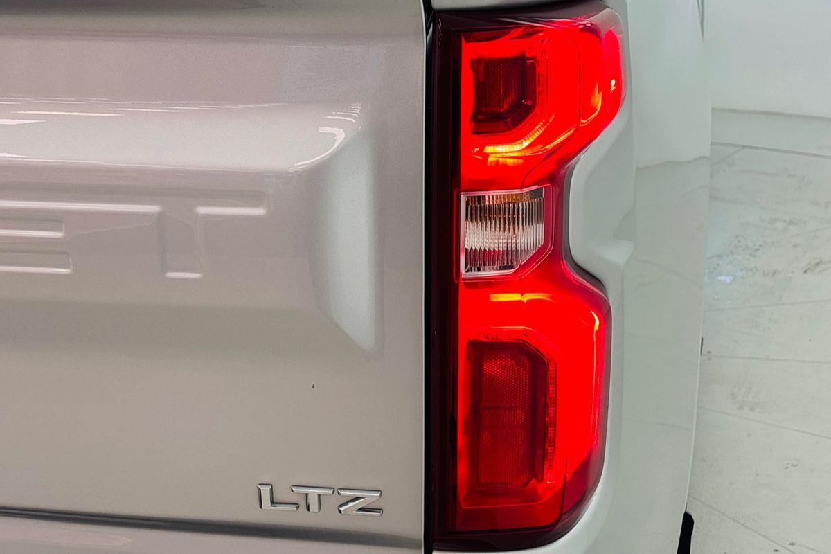 2022 CHEVROLET SILVERADO 1500 LTZ PREMIUM TECH PACK 10 SP AUTOMATIC CREW CAB UTILITY V8