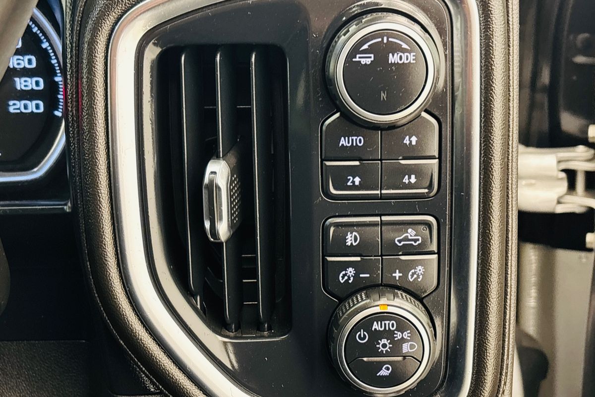 2022 CHEVROLET SILVERADO 1500 LTZ PREMIUM TECH PACK 10 SP AUTOMATIC CREW CAB UTILITY V8
