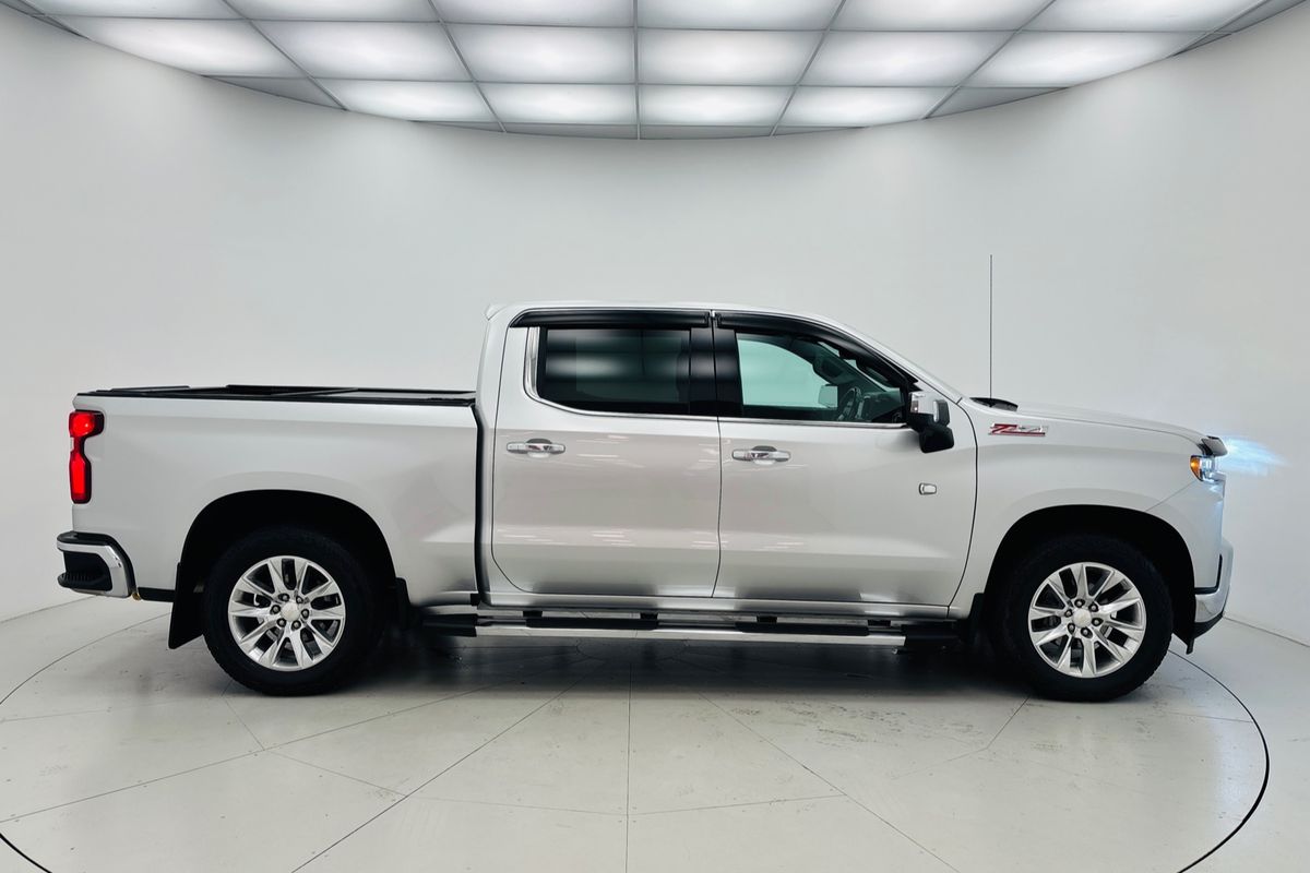2022 CHEVROLET SILVERADO 1500 LTZ PREMIUM TECH PACK 10 SP AUTOMATIC CREW CAB UTILITY V8
