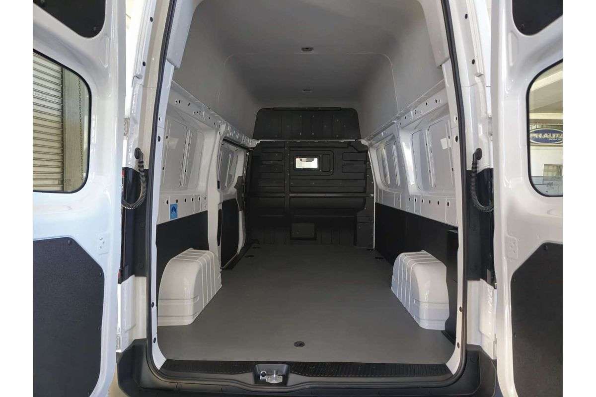 Super Van 5.5m, LWB, FWD, 83kWh, H2500
