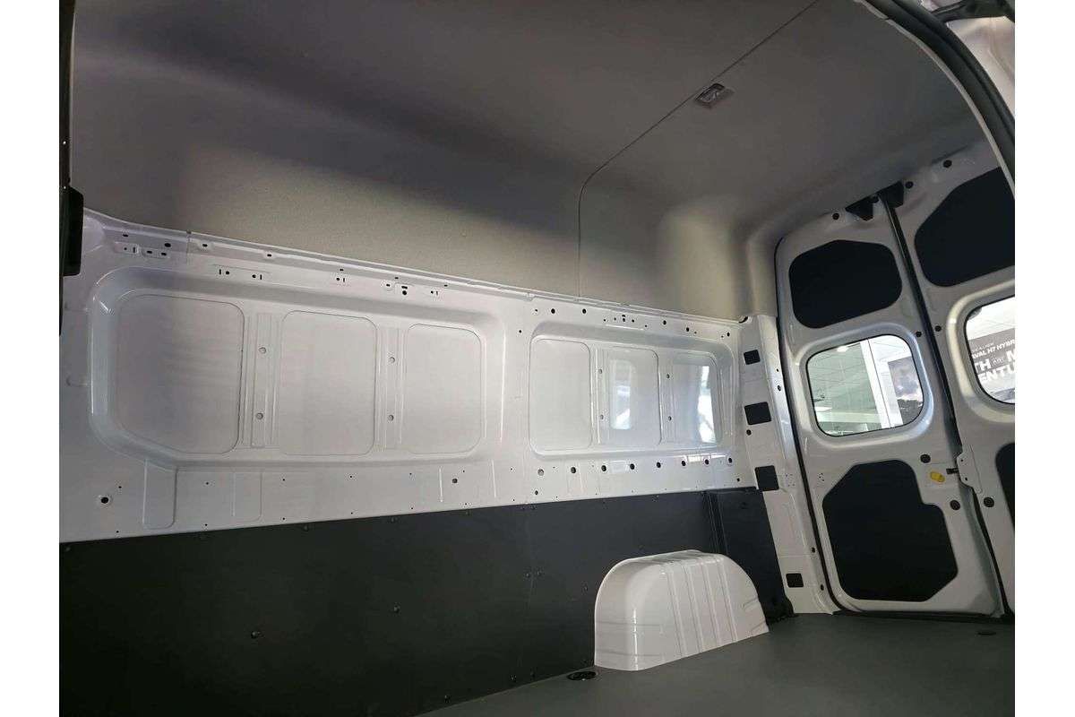 Super Van 5.5m, LWB, FWD, 83kWh, H2500