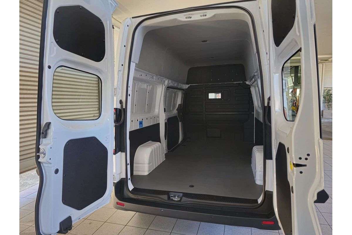 Super Van 5.5m, LWB, FWD, 83kWh, H2500
