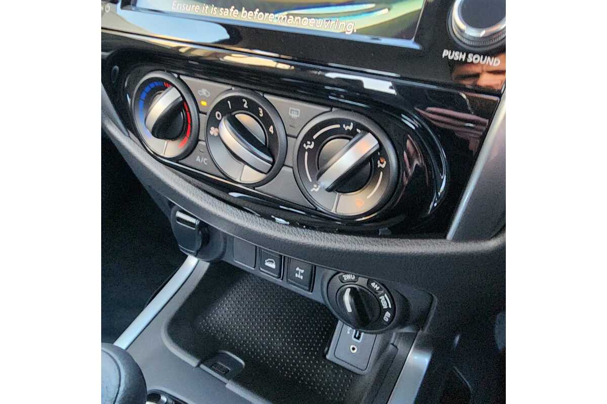 2023 Nissan Navara SL D23