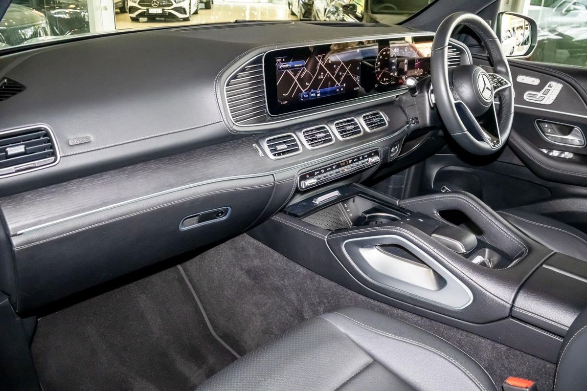 V167 805+055MY GLE300 d WAG 9G 9sp 2.0DT/15kW