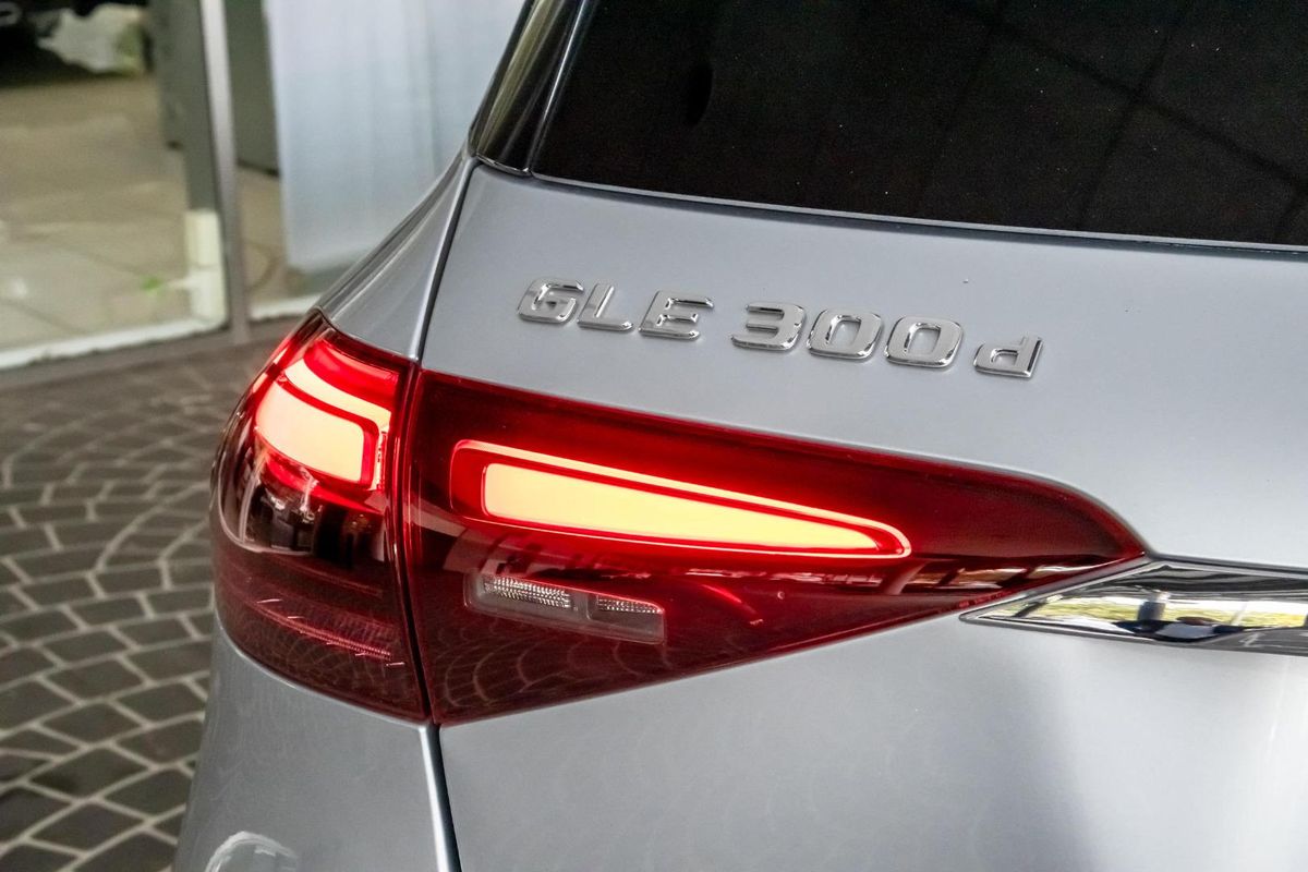 V167 805+055MY GLE300 d WAG 9G 9sp 2.0DT/15kW