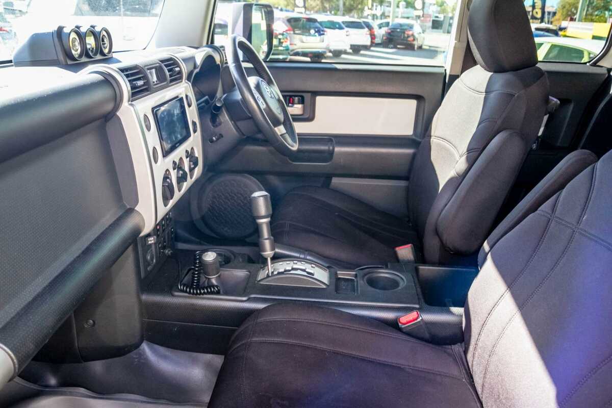 2014 Toyota FJ Cruiser  GSJ15R