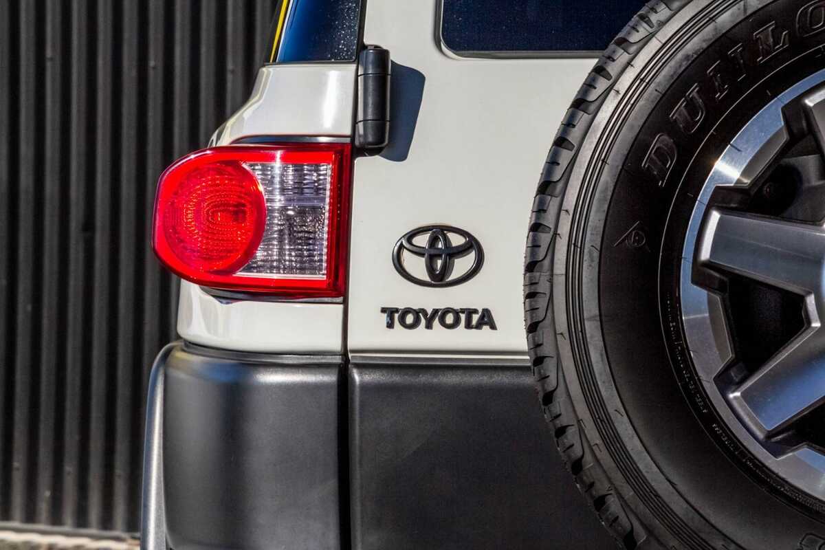 2014 Toyota FJ Cruiser  GSJ15R