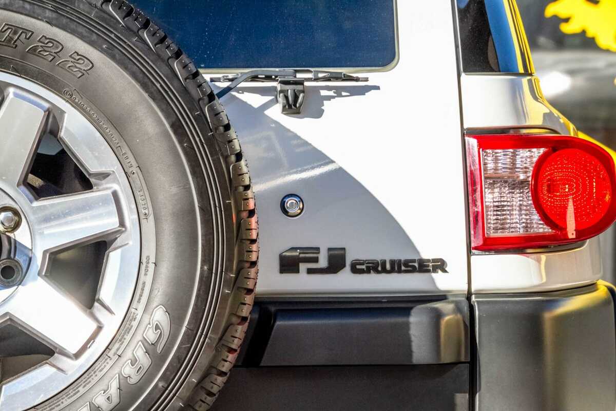 2014 Toyota FJ Cruiser  GSJ15R