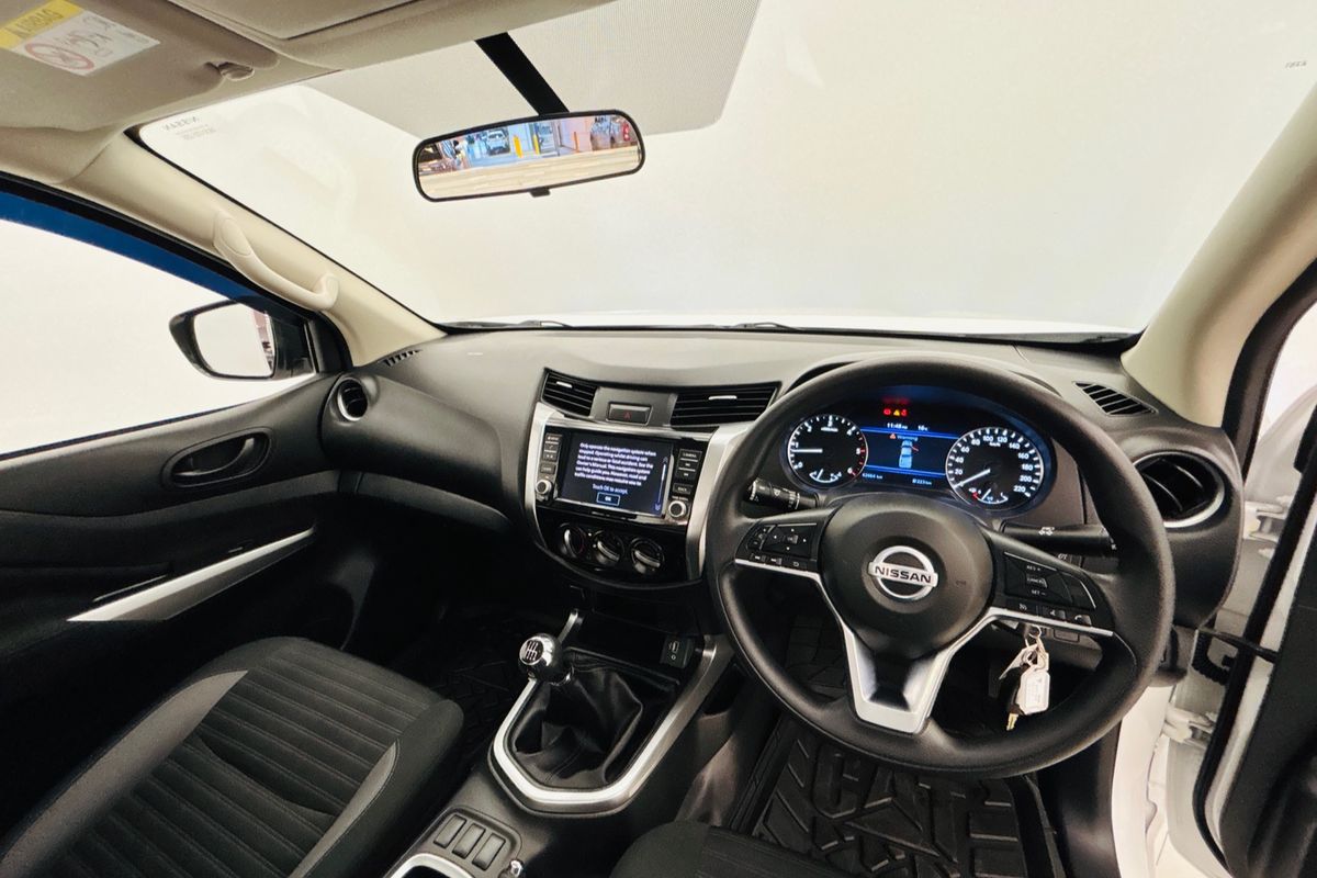 Nissan NAVARA 4X2 2.3 DSL MAN SC CC SL