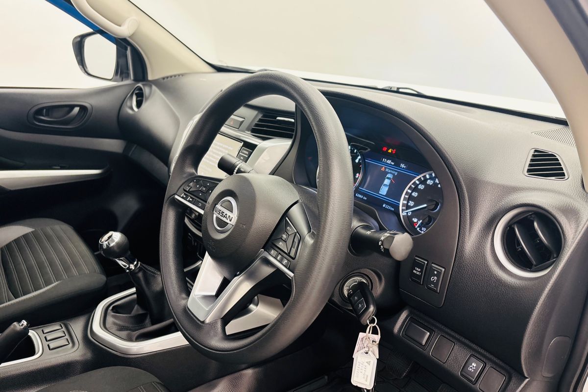 Nissan NAVARA 4X2 2.3 DSL MAN SC CC SL