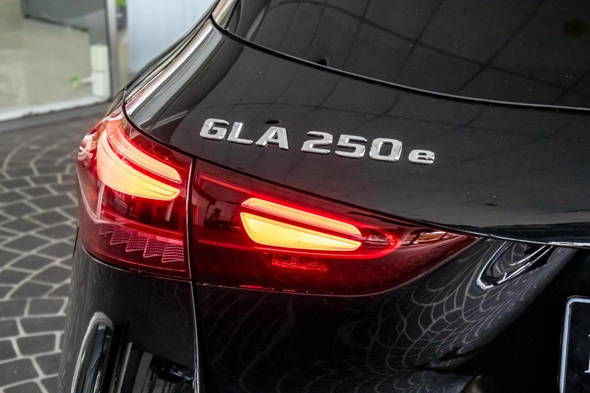 H247 806MY GLA250 e with EQ hy WAG SSD 8sp 1