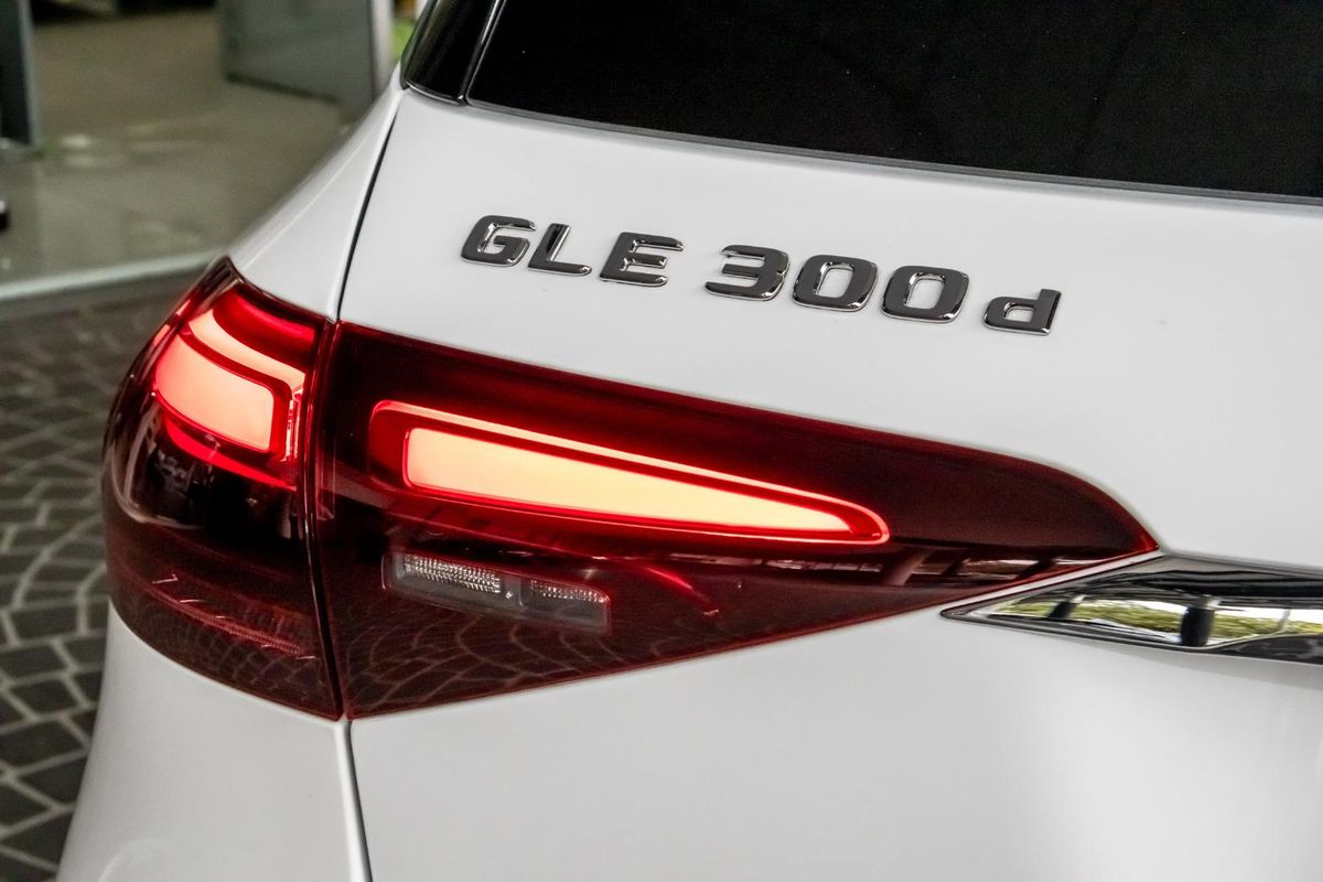 V167 805+055MY GLE300 d WAG 9G 9sp 2.0DT/15kW