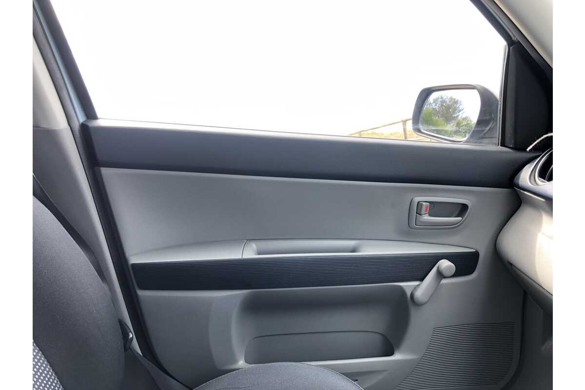 2004 Mazda 2 Neo DY10Y1