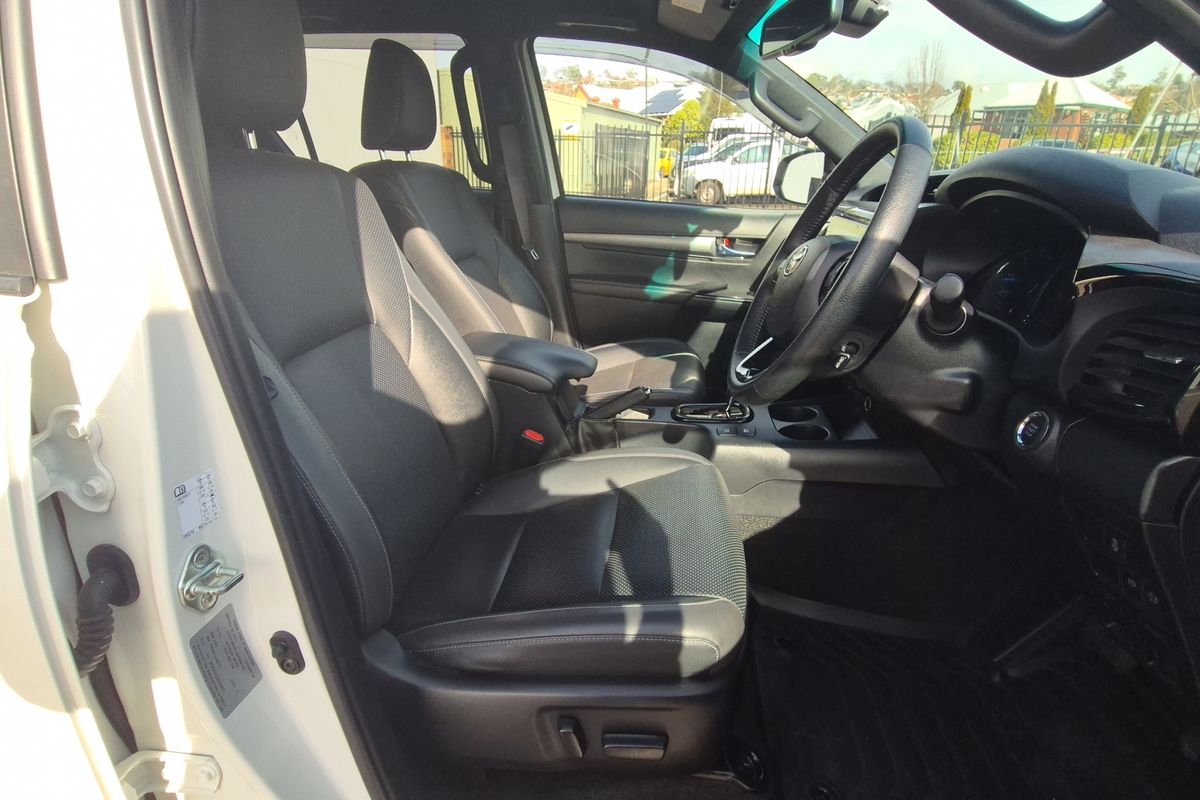 Hilux 4x4 Rugged X 2.8L T Diesel Automatic Double Cab 2U76940 001