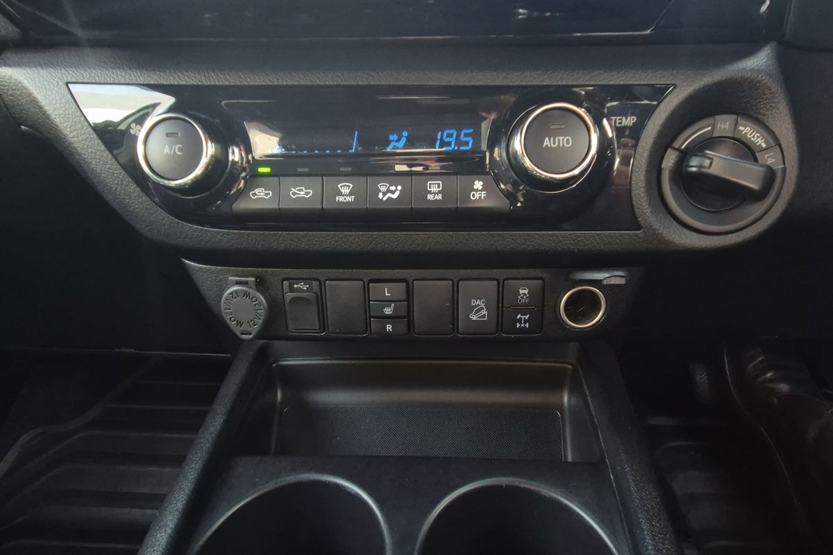Hilux 4x4 Rugged X 2.8L T Diesel Automatic Double Cab 2U76940 001