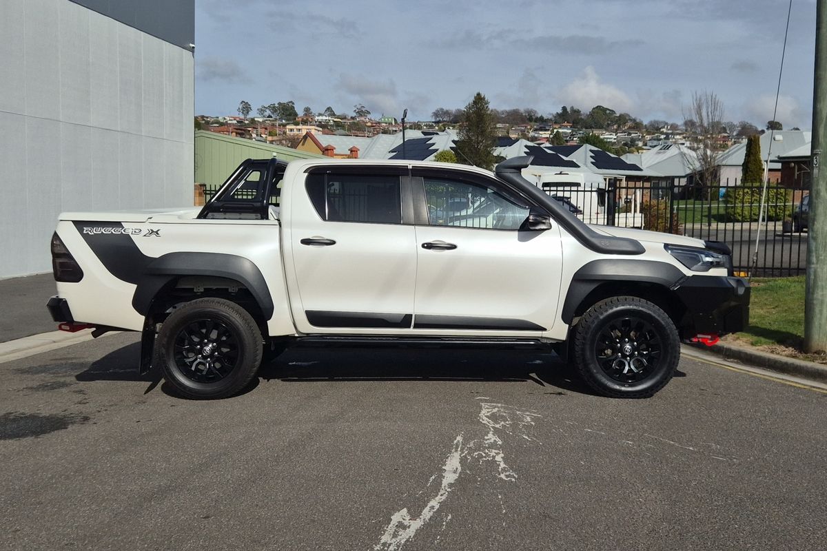 Hilux 4x4 Rugged X 2.8L T Diesel Automatic Double Cab 2U76940 001