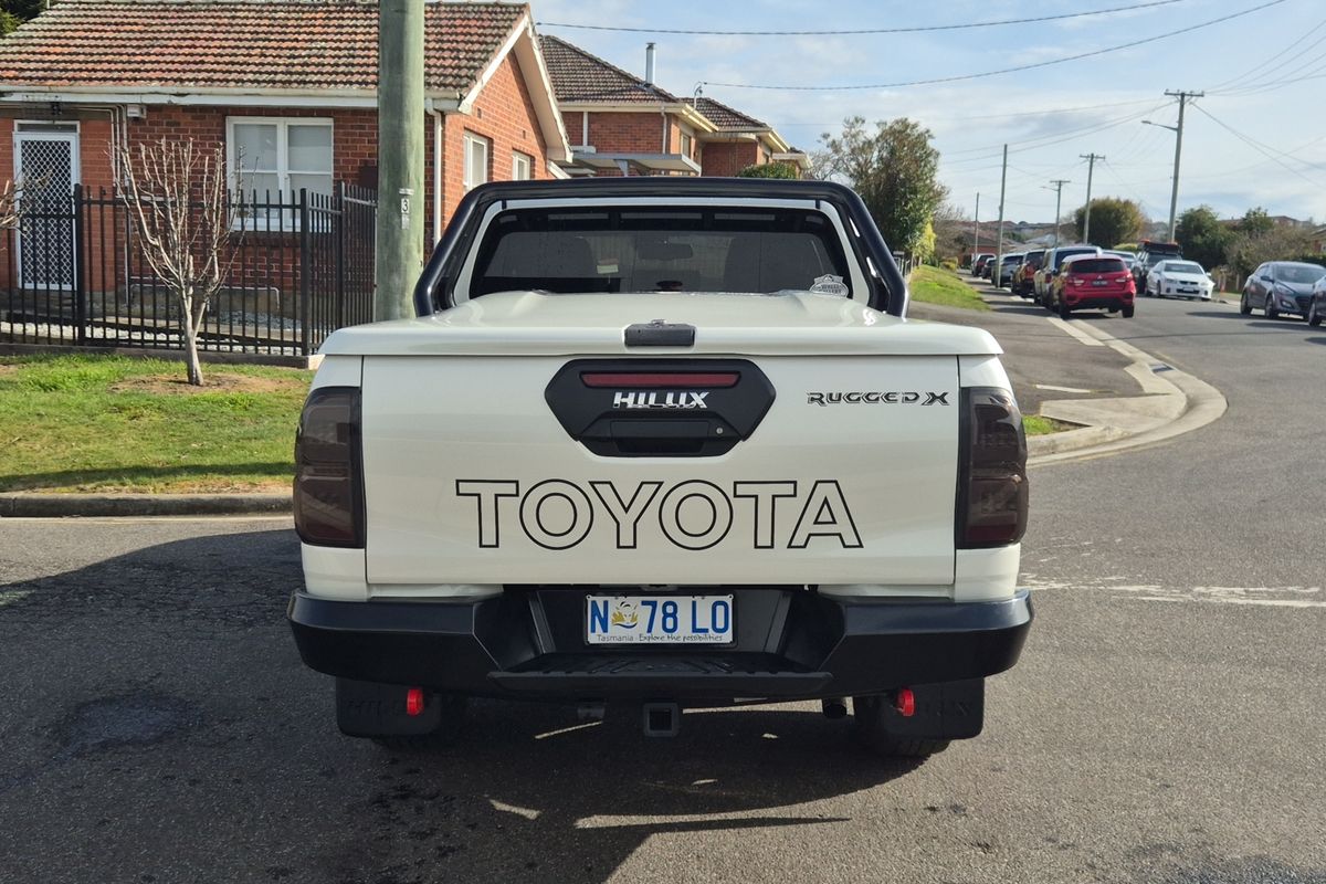 Hilux 4x4 Rugged X 2.8L T Diesel Automatic Double Cab 2U76940 001