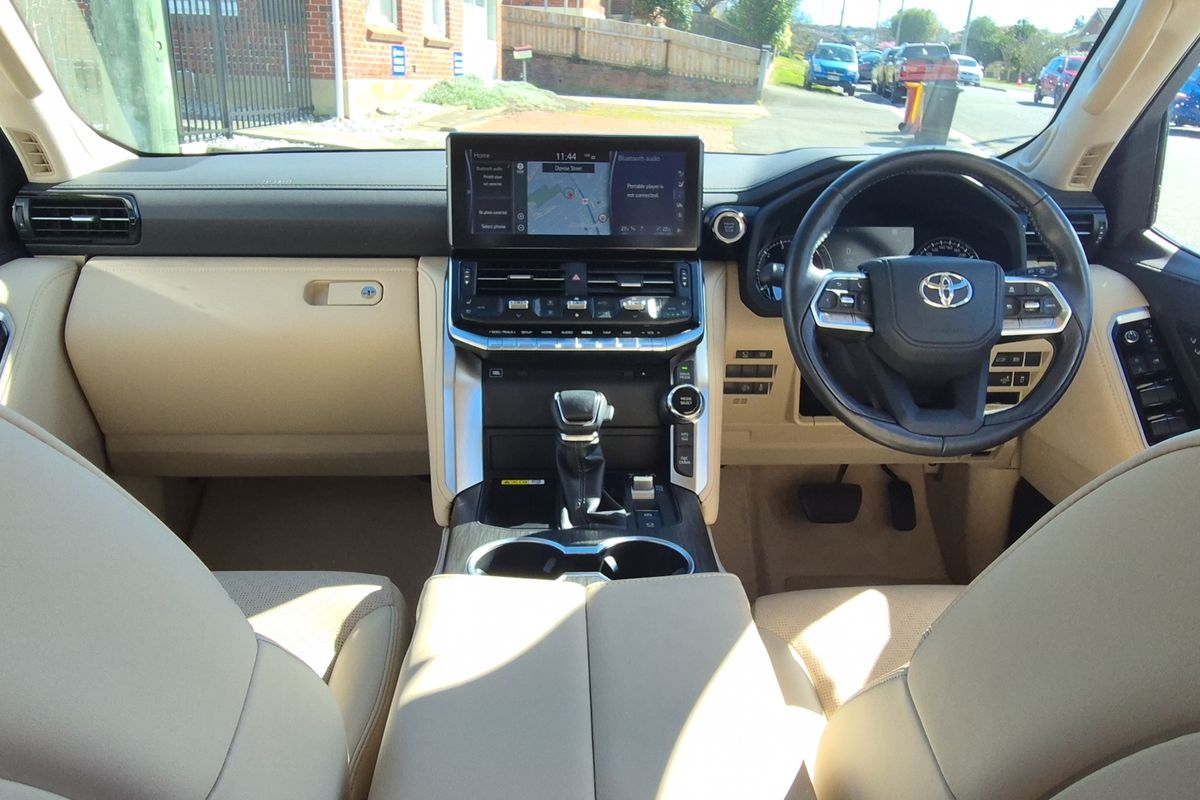 Wagon Sahara ZX 3.3L Diesel Automatic