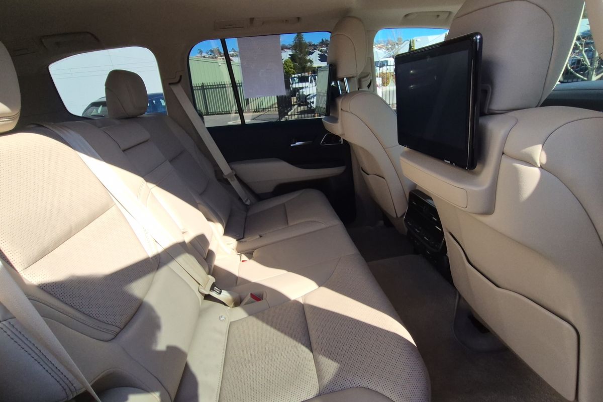 Wagon Sahara ZX 3.3L Diesel Automatic