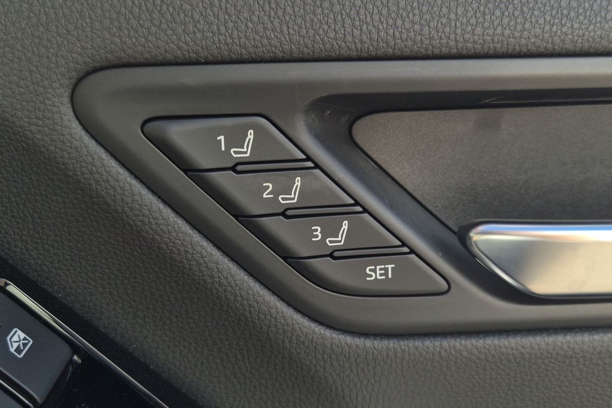 Wagon Sahara ZX 3.3L Diesel Automatic