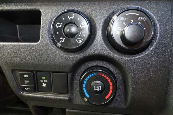 2018 Toyota Hiace Commuter KDH223R