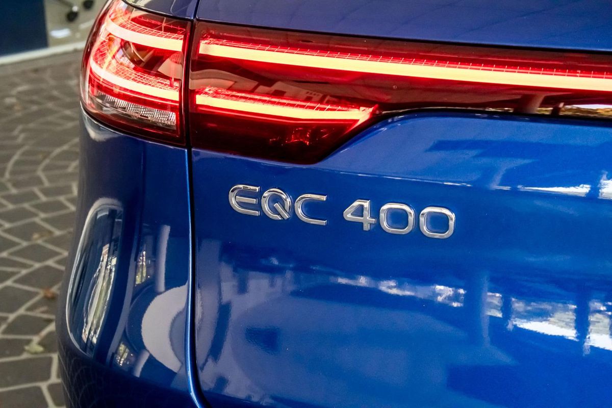 N293 802MY EQC400 WAG 5dr RG 1 sp AC300kW