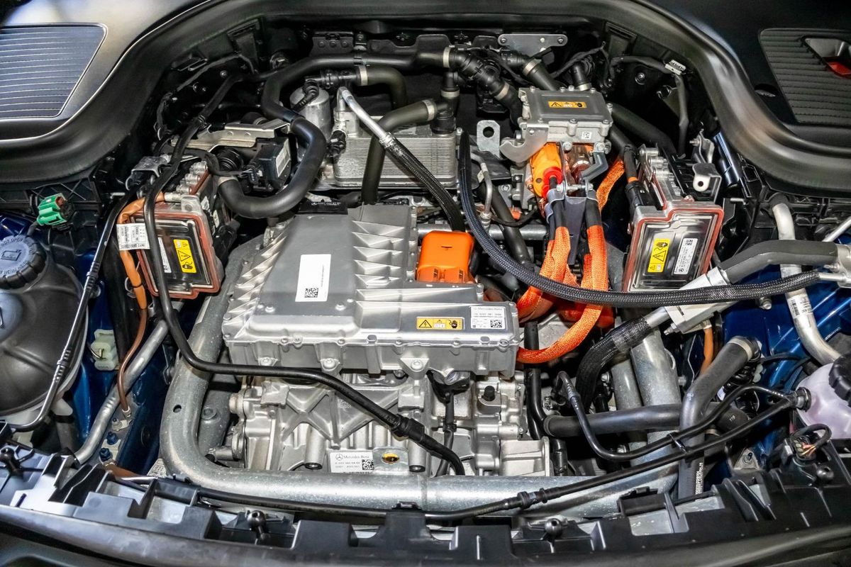 N293 802MY EQC400 WAG 5dr RG 1 sp AC300kW