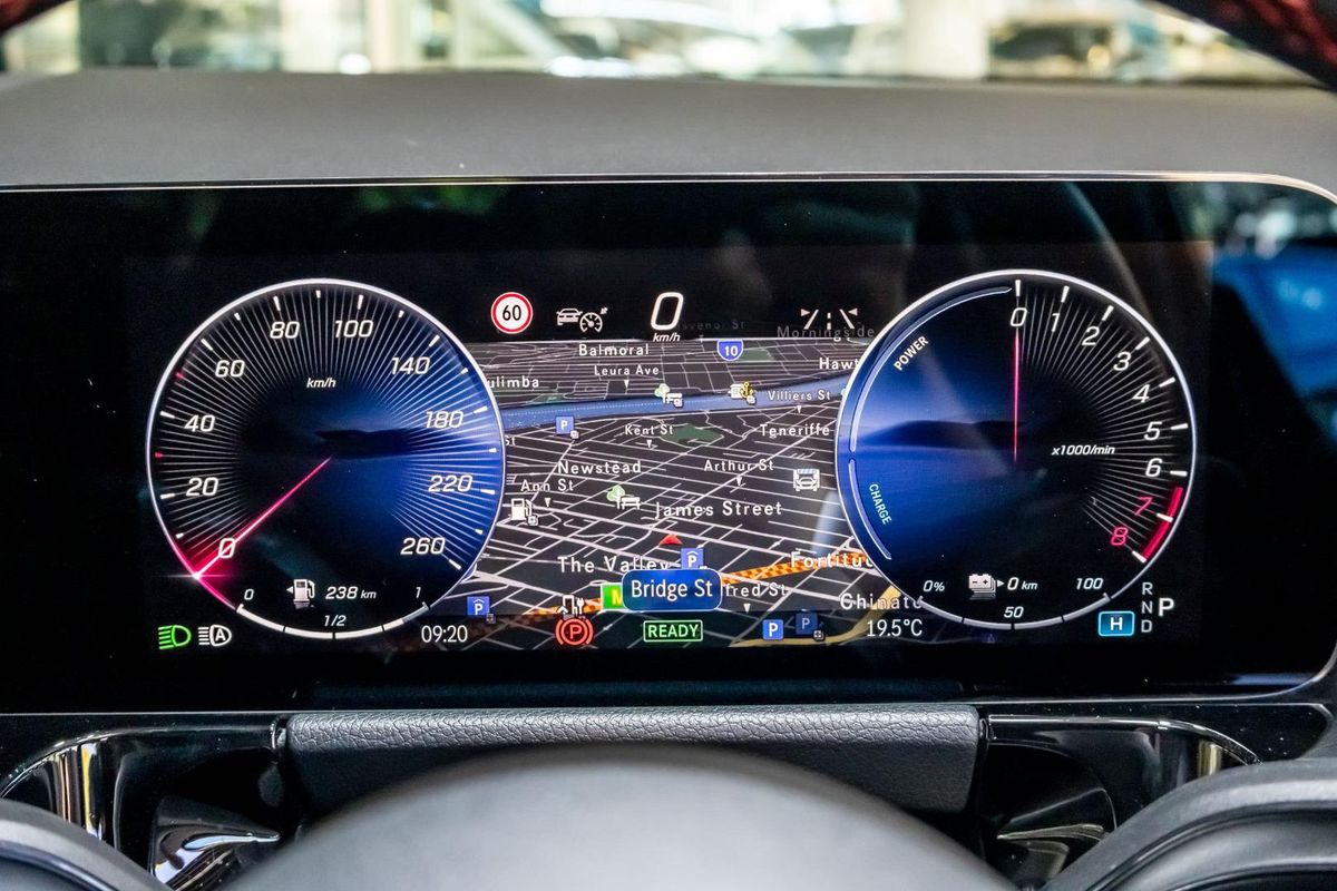 H247 806+056MY GLA250 e with E Q hy WAG SSD 8s