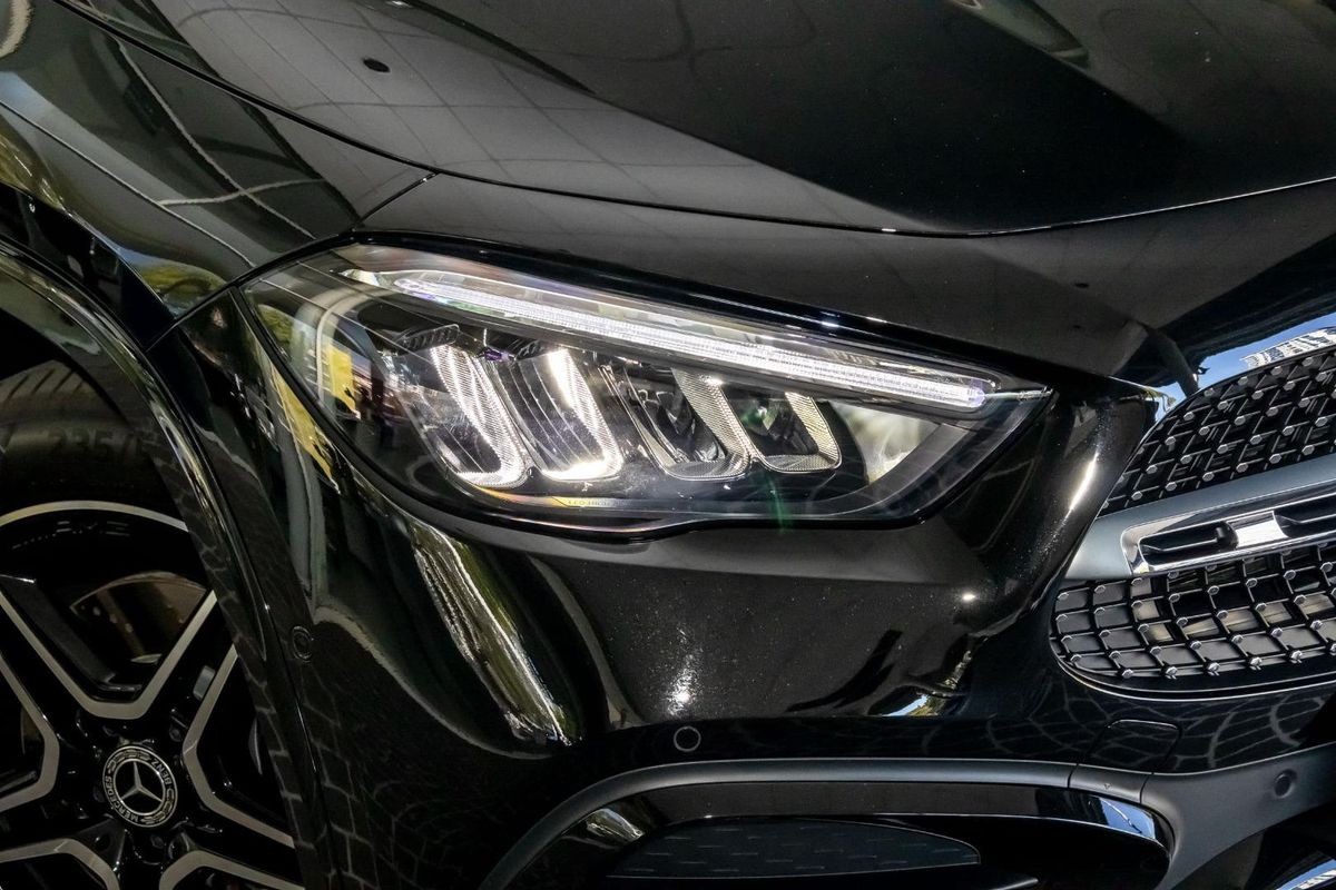 H247 806+056MY GLA250 e with E Q hy WAG SSD 8s