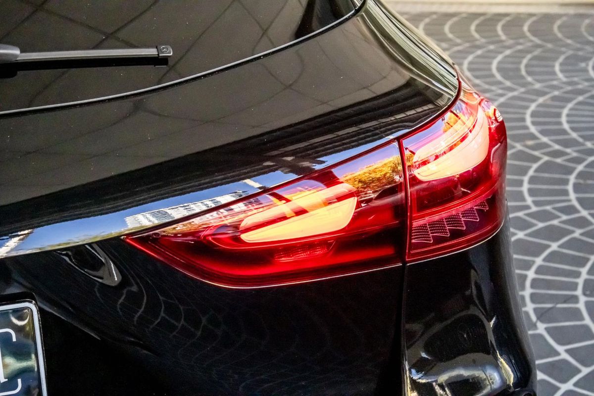 H247 806+056MY GLA250 e with E Q hy WAG SSD 8s