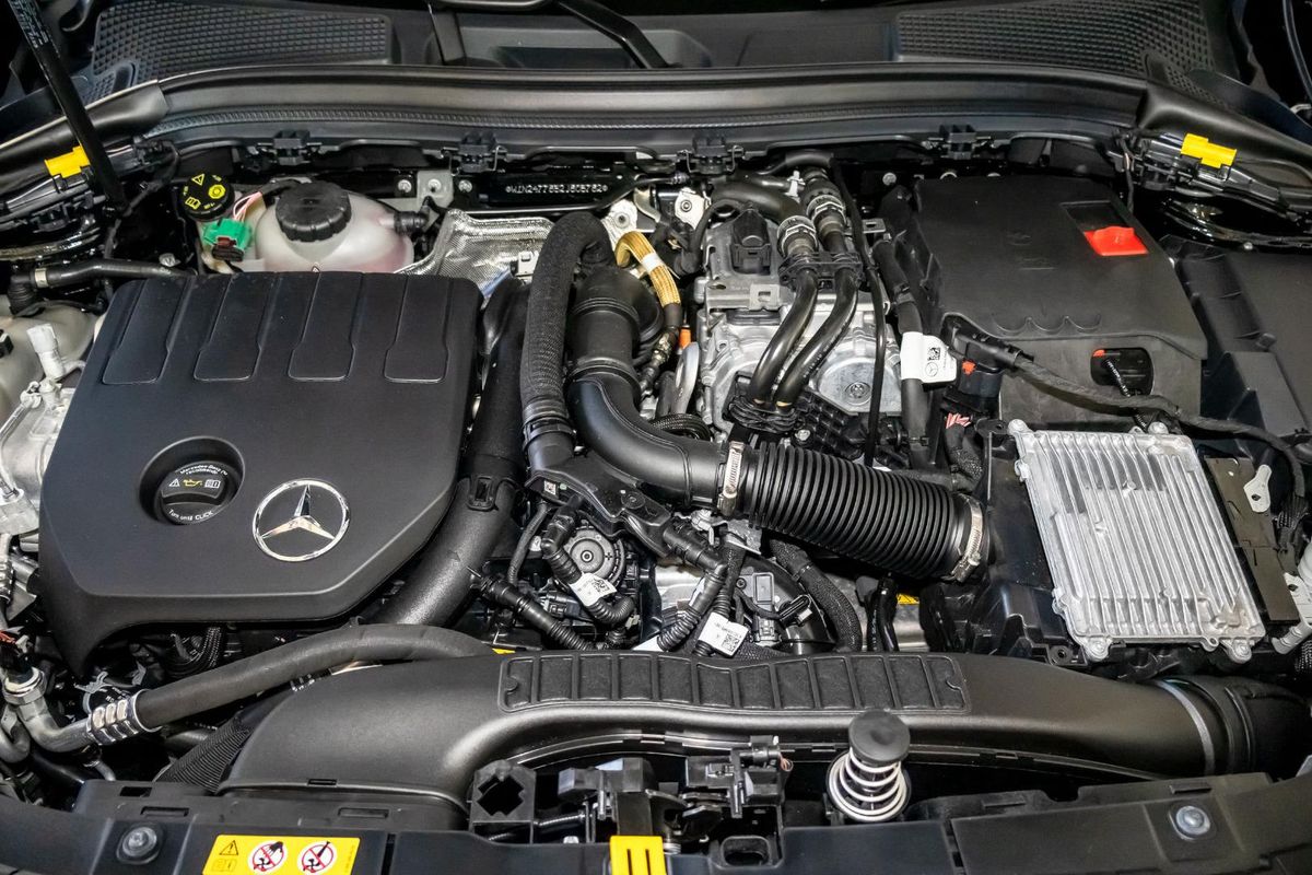 H247 806+056MY GLA250 e with E Q hy WAG SSD 8s