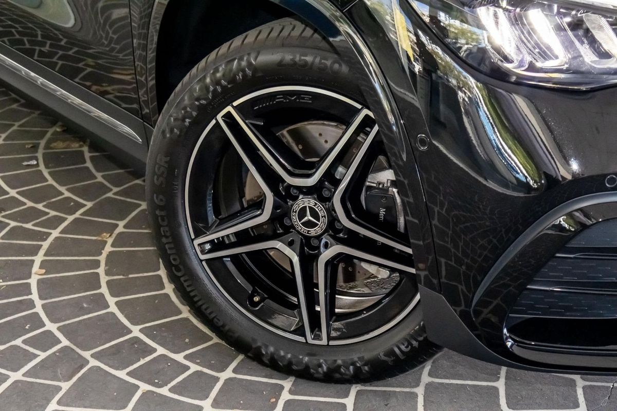 H247 806+056MY GLA250 e with E Q hy WAG SSD 8s