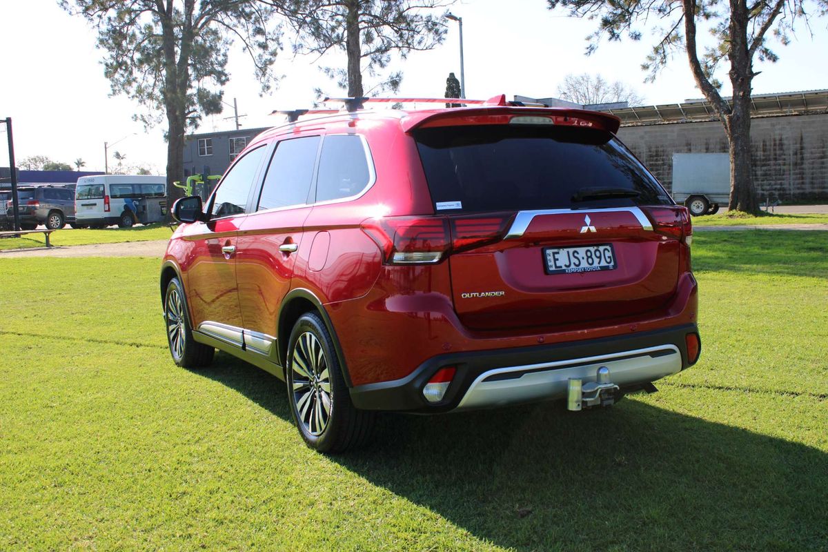2019 MITSUBISHI OUTLANDER EXCEED 7 SEAT (AWD) CONTINUOUS VARIABLE 4D WAGON 4CYL 2019 MITSUBISHI OUTLANDER EXCEED 7 SEAT (AWD) CONTINUOUS VARIABLE 4D WAGON 4CYL