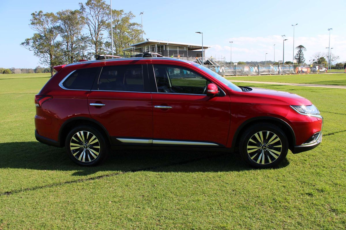 2019 MITSUBISHI OUTLANDER EXCEED 7 SEAT (AWD) CONTINUOUS VARIABLE 4D WAGON 4CYL 2019 MITSUBISHI OUTLANDER EXCEED 7 SEAT (AWD) CONTINUOUS VARIABLE 4D WAGON 4CYL