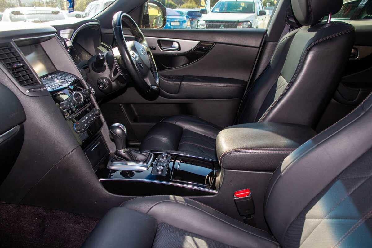 2018 INFINITI QX70 S Premium S51