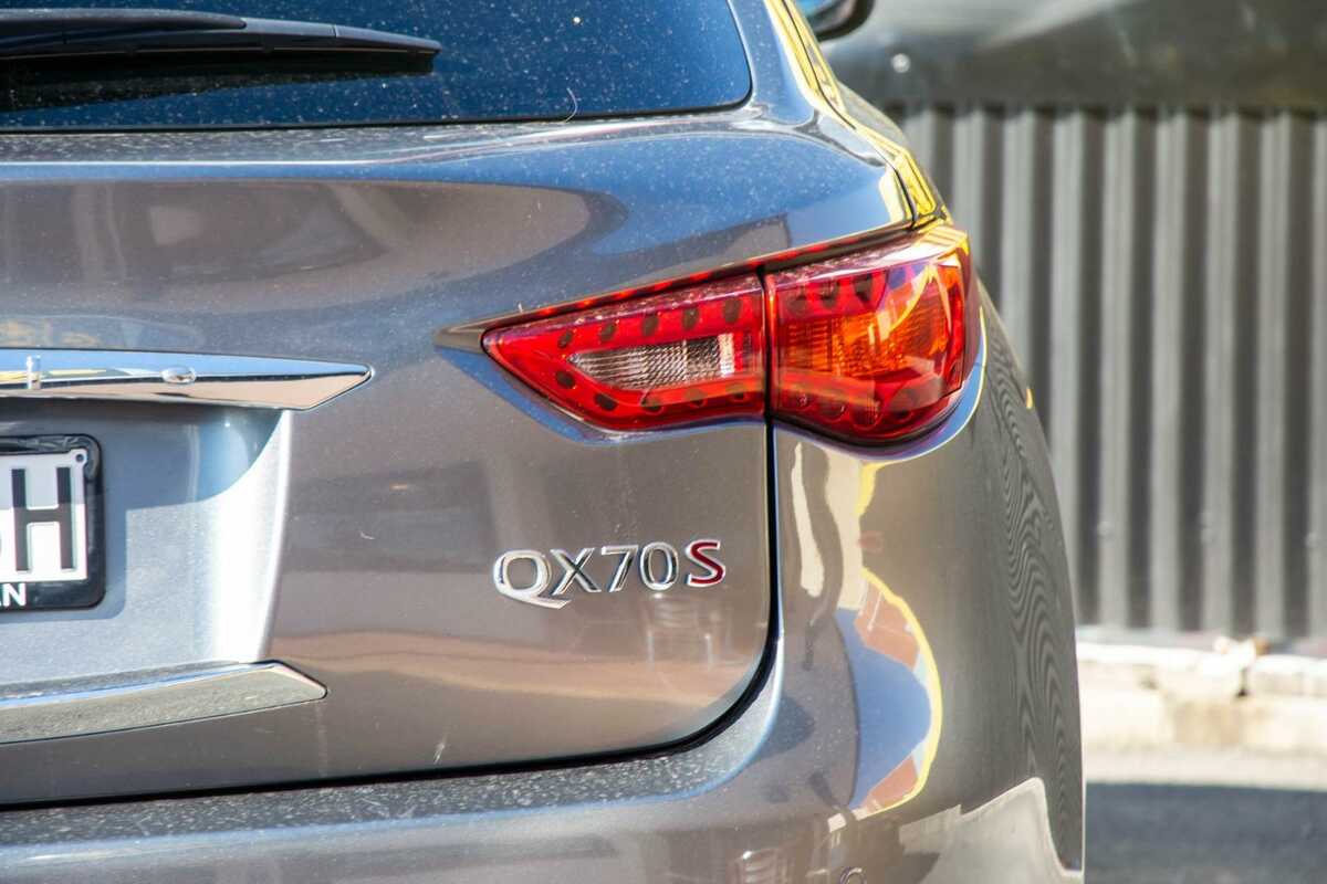2018 INFINITI QX70 S Premium S51