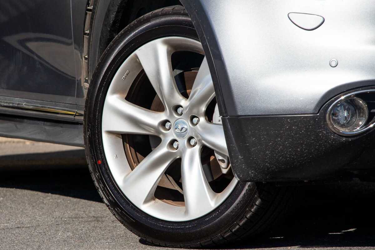 2018 INFINITI QX70 S Premium S51