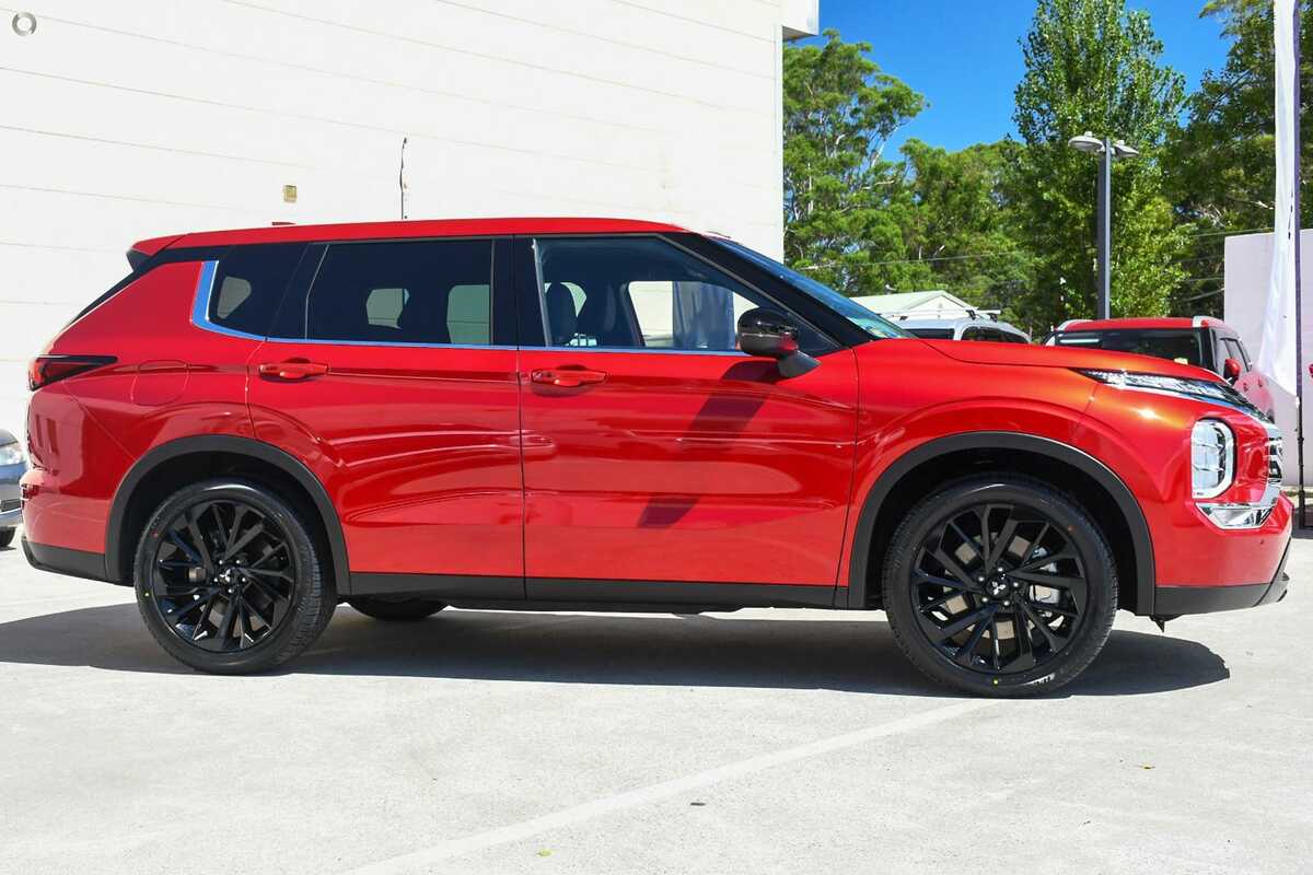 2023 Mitsubishi Outlander LS Black Edition ZM