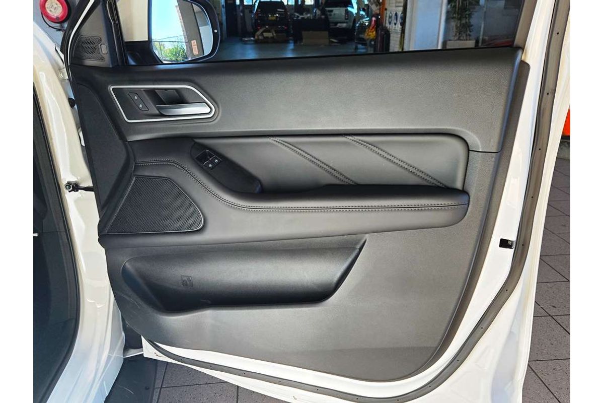 2.0T Cannon Single Cab Chassic Premium 4x2